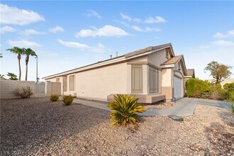 Building Photo - 1070 Ashwood Bay Ave