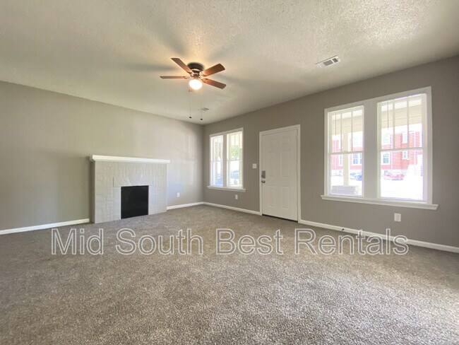 Building Photo - 2403 S Battery St