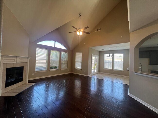 Foto del edificio - 2711 Thompson Crossing Dr