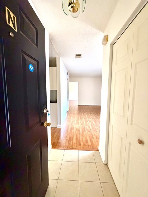 Building Photo - 3595 Woodbriar Cir