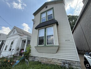 Building Photo - 2036 Mackoy St