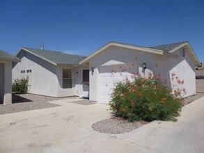 Building Photo - 1321 Vaquero Dr