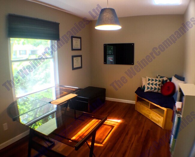 Foto del edificio - Now leasing for July!