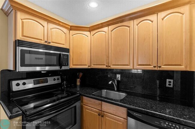 Foto del edificio - 2180 NE 67th St