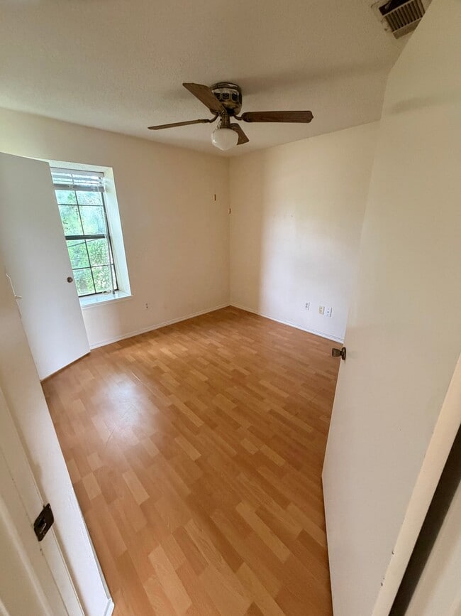 Building Photo - 1311 Petunia Dr