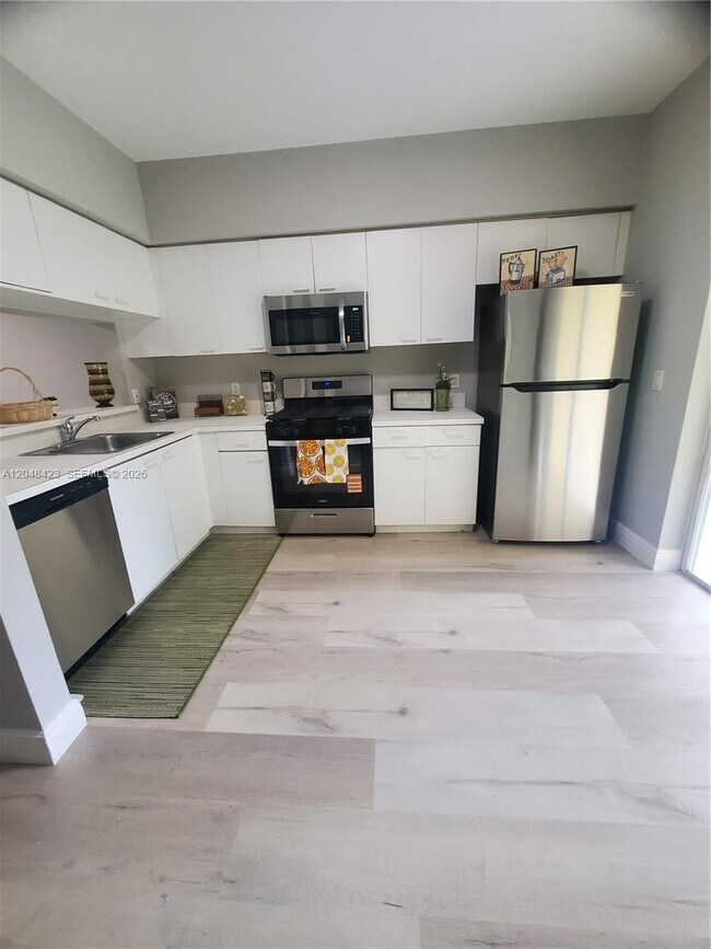 Foto del edificio - 7858 Dixie Beach Cir