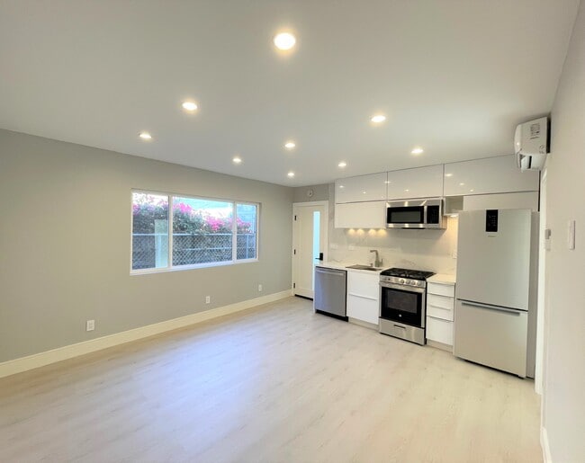 Building Photo - 36 Paloma Ave