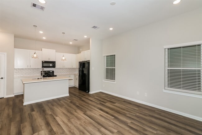 Building Photo - 9910 Clark Rd