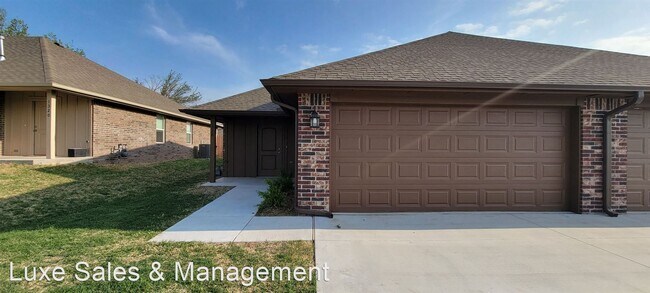 Building Photo - 3 br, 2 bath House - 1318 E. Cavanaugh Ave