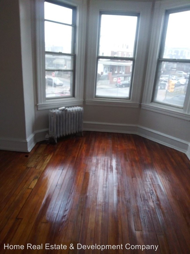 Building Photo - 3758 Pulaski Ave