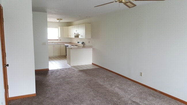 Building Photo - 1929 Victory St