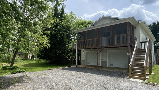 Exterior delantero y patio - 12 Brookside Cir