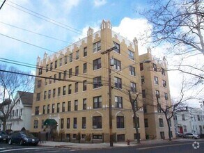 Building Photo - 50 Reservoir Ave
