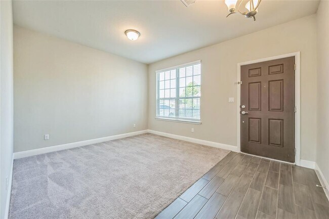 Building Photo - 206 Duroc Dr