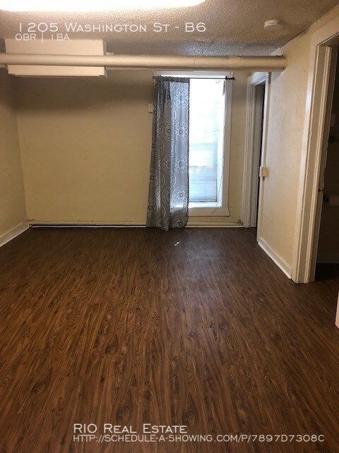 Foto del edificio - 1205 N Washington St