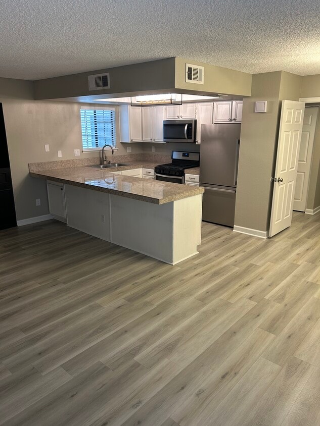 Foto principal - 101 Luna Way
