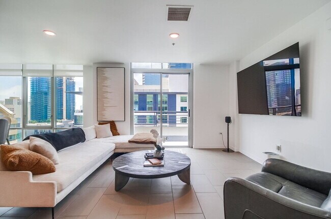 Foto del edificio - Penthouse Living in Charming Little Italy