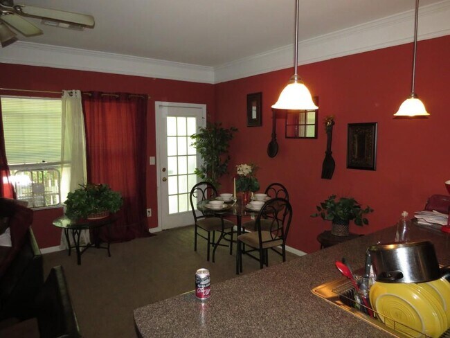 Foto del edificio - 4989 Lower Elm St