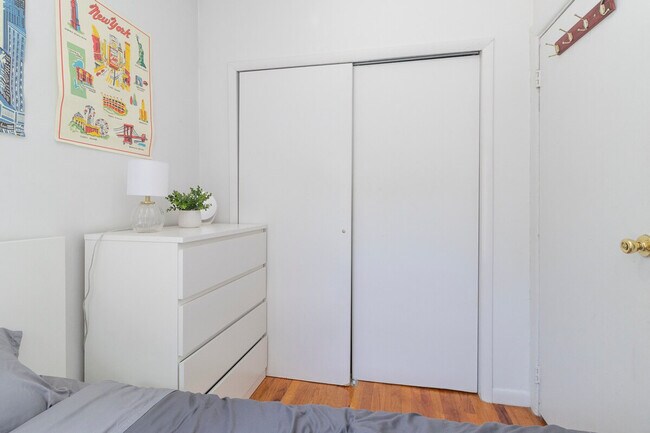 Foto del edificio - 315-317 East 95th Street-SI ID1032046P