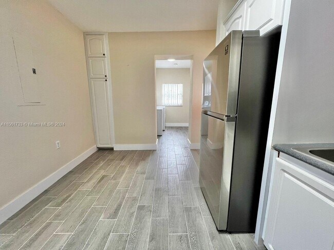 Foto del edificio - 724 NE 130th St