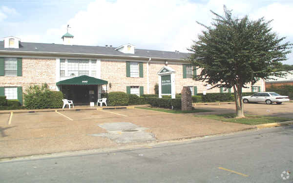 Building Photo - Hyde Park Apartments