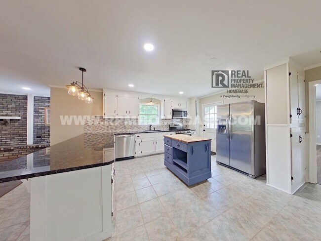 Building Photo - Spacious 4-Bedroom Home with Solar Panels ...
