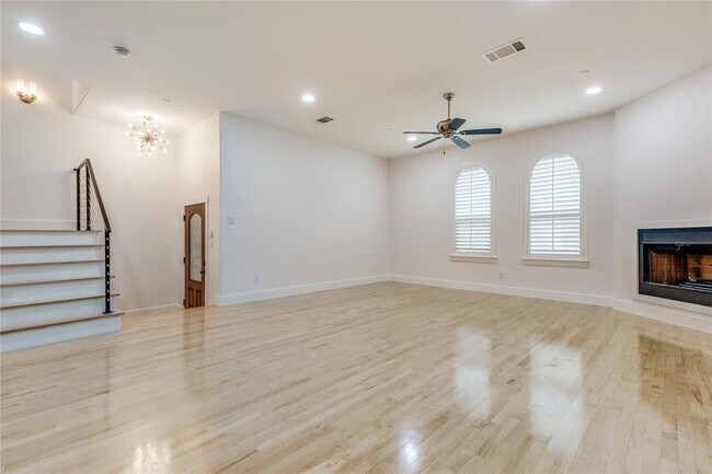 Foto del edificio - 3907 Cole Ave