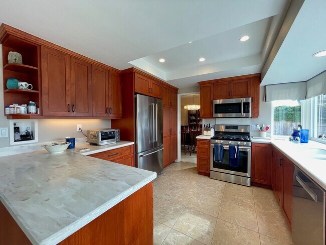 Foto del edificio - Spacious 4 bedroom 3 bath Home in Beautiful San Carlos