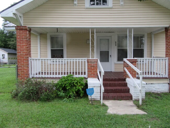 Building Photo - 513 N McQueen St