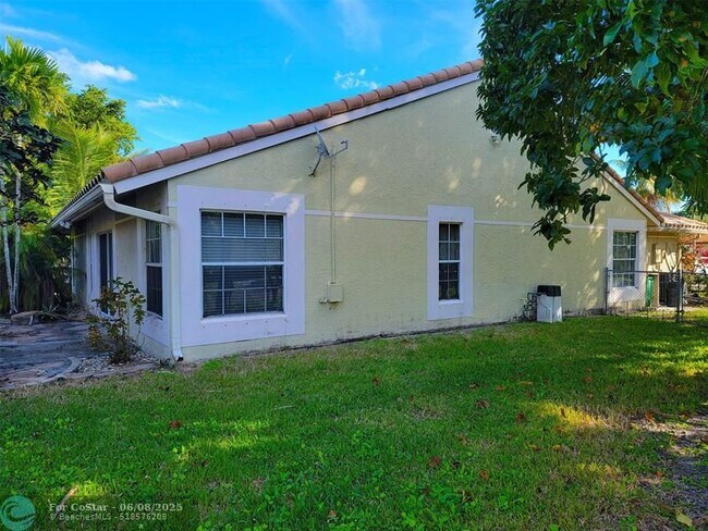 Building Photo - 10445 NW 8th Ct