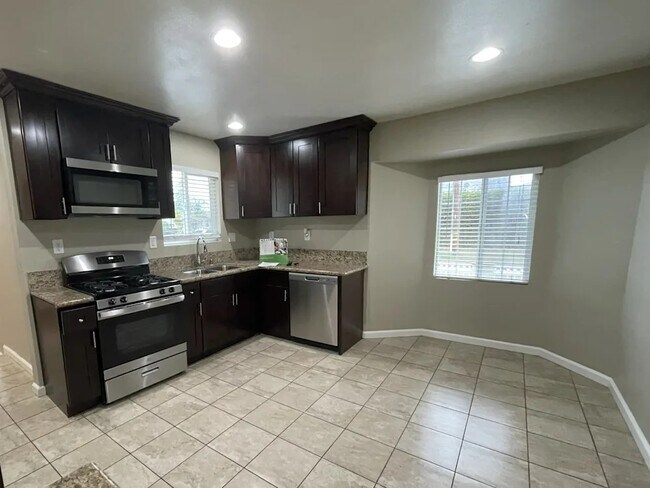 Foto del edificio - 15716 Stevens Ave