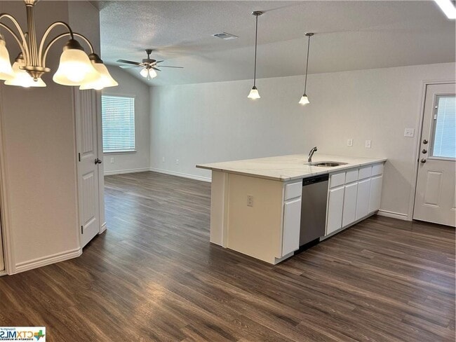 Building Photo - 205 Dolphin Dr