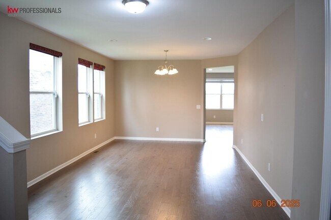 Building Photo - 49603 Shoreline Dr
