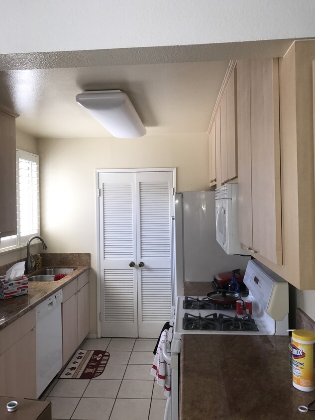 Foto principal - 5854 Bowcroft St