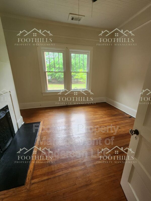 Building Photo - 1208 W Whitner St