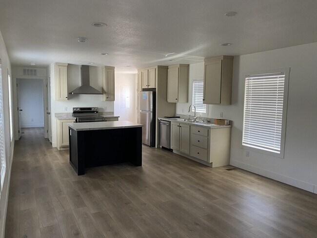 Foto del edificio - 2060 N Center St