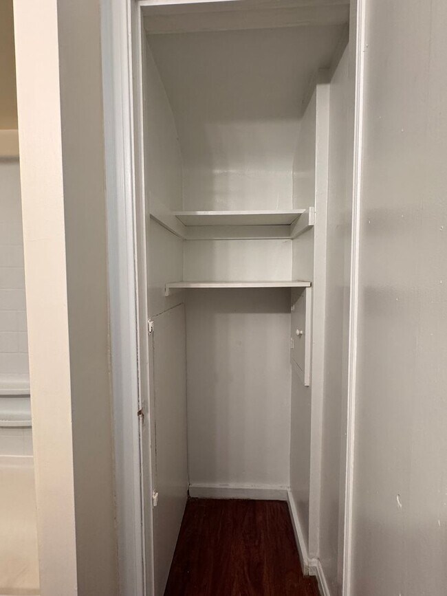 Foto del edificio - 631 Churchill Rd