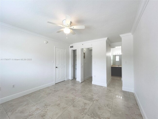 Foto del edificio - 445 SW 11th St