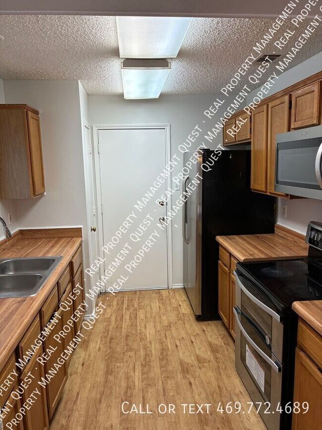 Foto del edificio - 6759 Mountain Cedar Ln