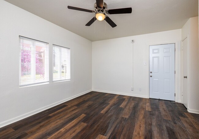 Interior Photo - Coronado 2