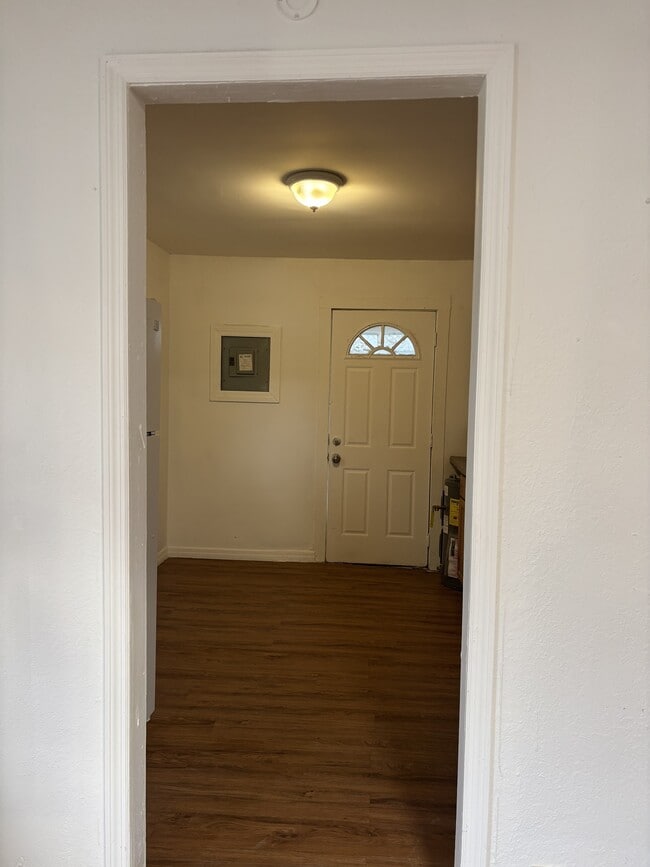 Foto del edificio - 1764 E 26th St