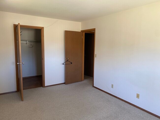 Main Bedroom - Knaup Apartments (Senior 55+)