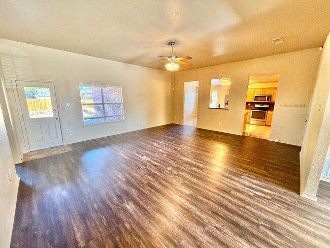 Building Photo - 2415 Isabelle Dr