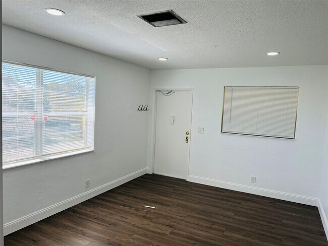 Foto del edificio - 1301 N 12th Ct