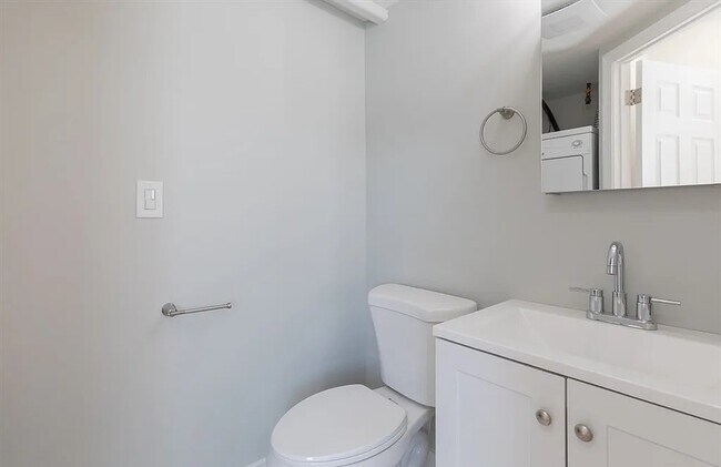 Foto del edificio - Safe, Clean & Convenient Living