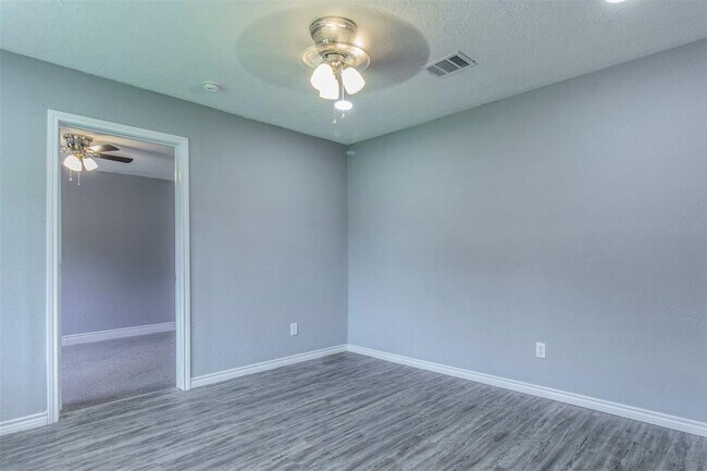 Building Photo - 5739 Waterford Dr
