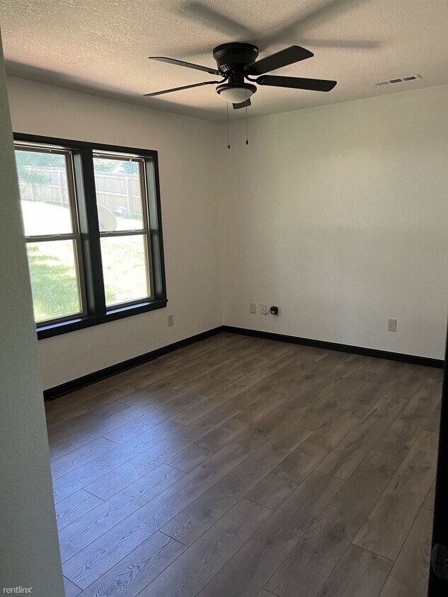 707 S Parrott Dr, Huntsville, AR 72740 House Rental in Huntsville, AR