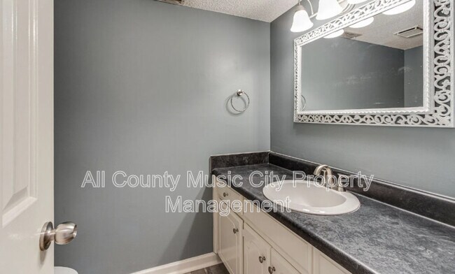 Foto del edificio - 755 E Northfield Blvd