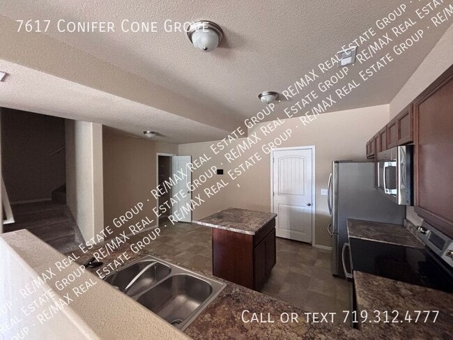 Foto del edificio - 7617 Conifer Cone Grove