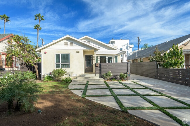 Building Photo - 736 N Wilton Pl